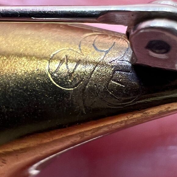 Signed Stuart NYE Hand Wrought Brass Calla LILY BROOCH Pin Flower Jewelry - Picture 7 of 7